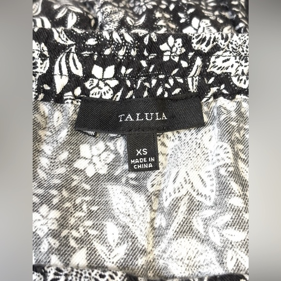 Aritzia TALULA Tabata Strapless Jumpsuit Romper Pockets Black White Floral Sz XS - Picture 9 of 11